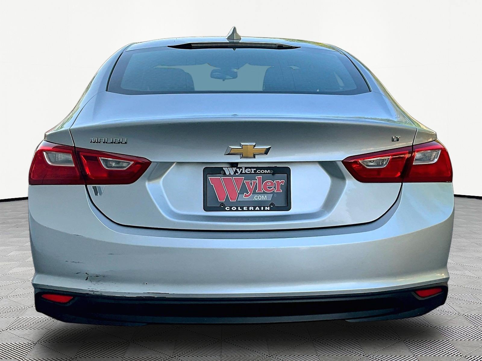 Used 2016 Chevrolet Malibu LT FWD image 5
