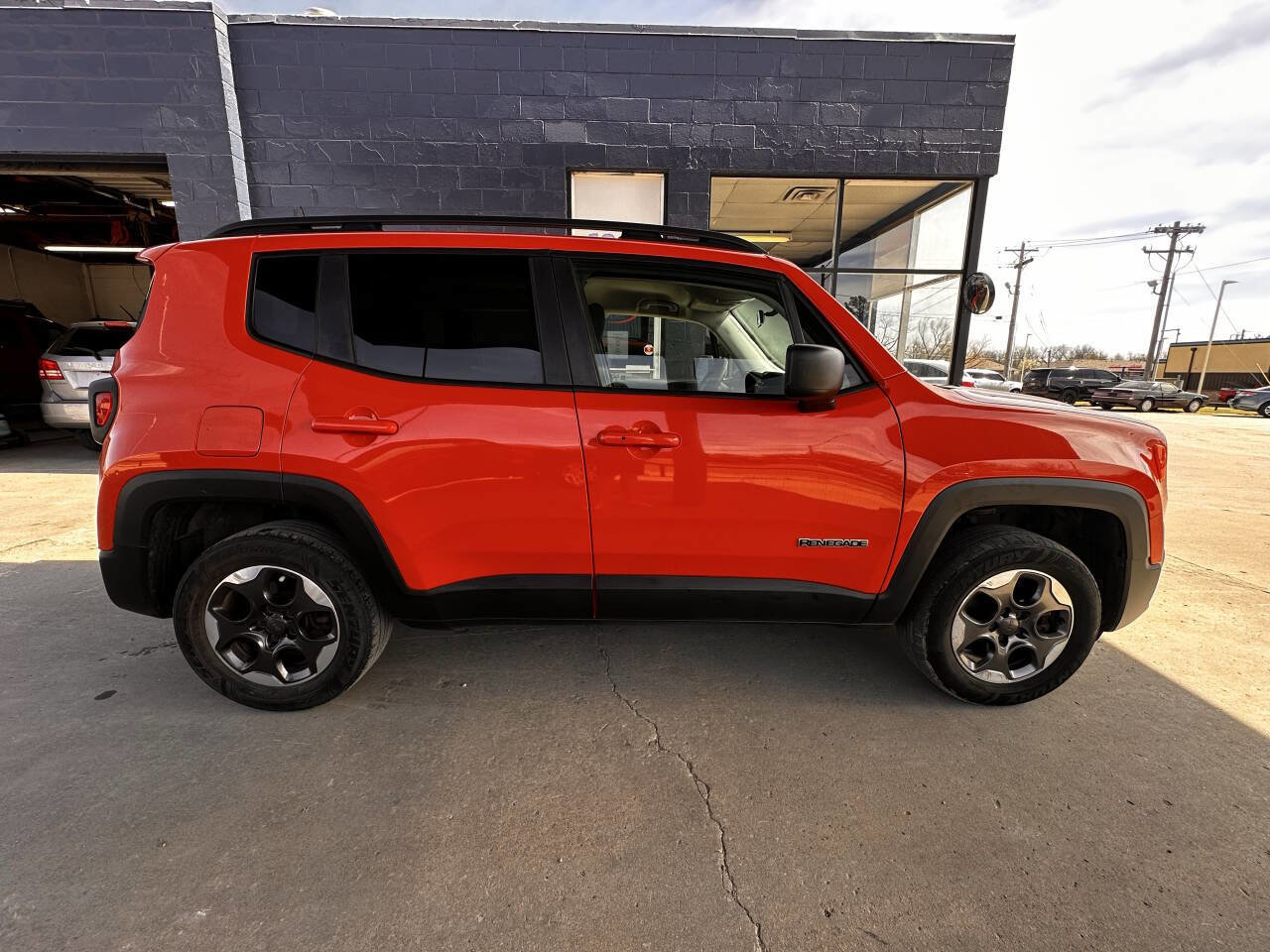 Used 2017 Jeep Renegade Sport w/ Power & Air Group image 9