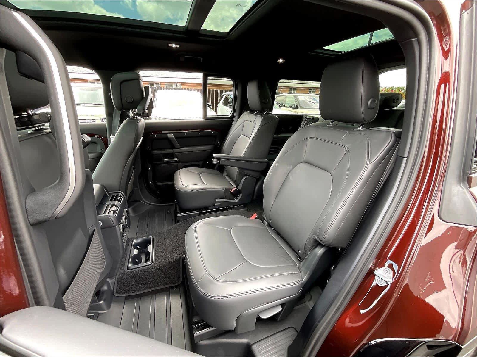 New 2026 Land Rover Defender 130 X-Dynamic SE AWD/4WD image 12