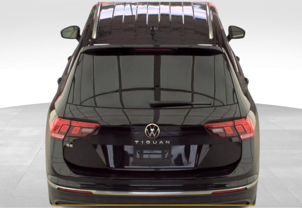 Used 2023 Volkswagen Tiguan SE FWD image 4