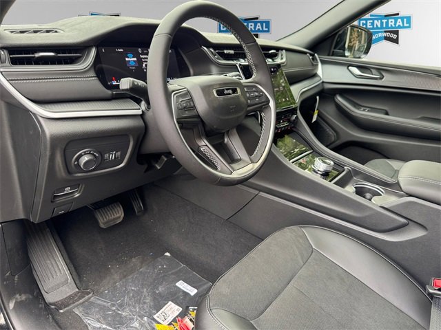 New 2025 Jeep Grand Cherokee Laredo image 10