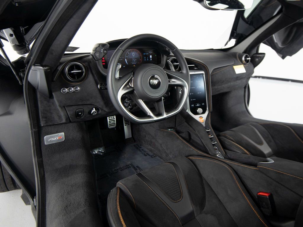 Used 2025 McLaren 750S image 14