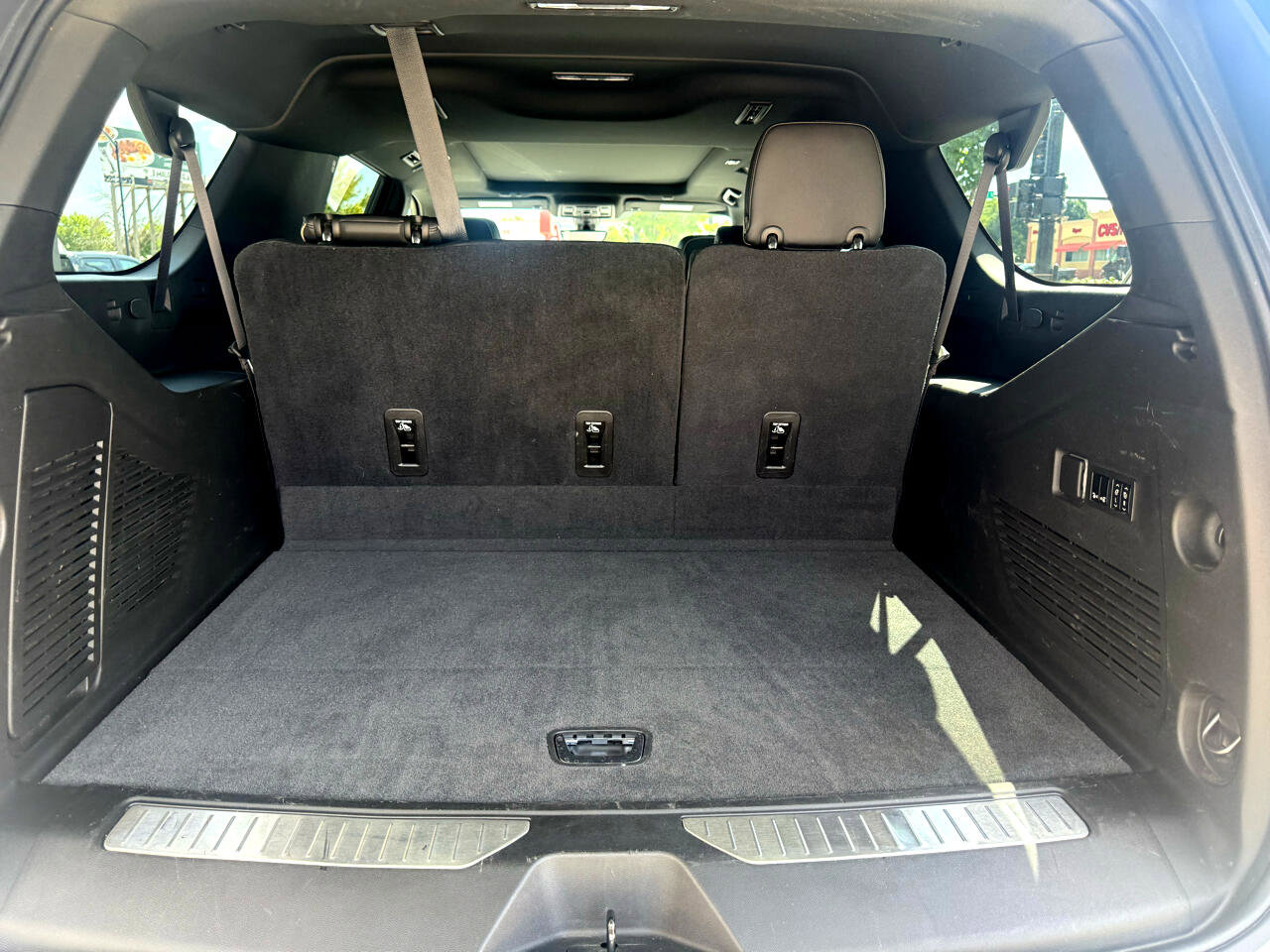 Used 2021 Chevrolet Suburban Premier w/ Premium Package image 28