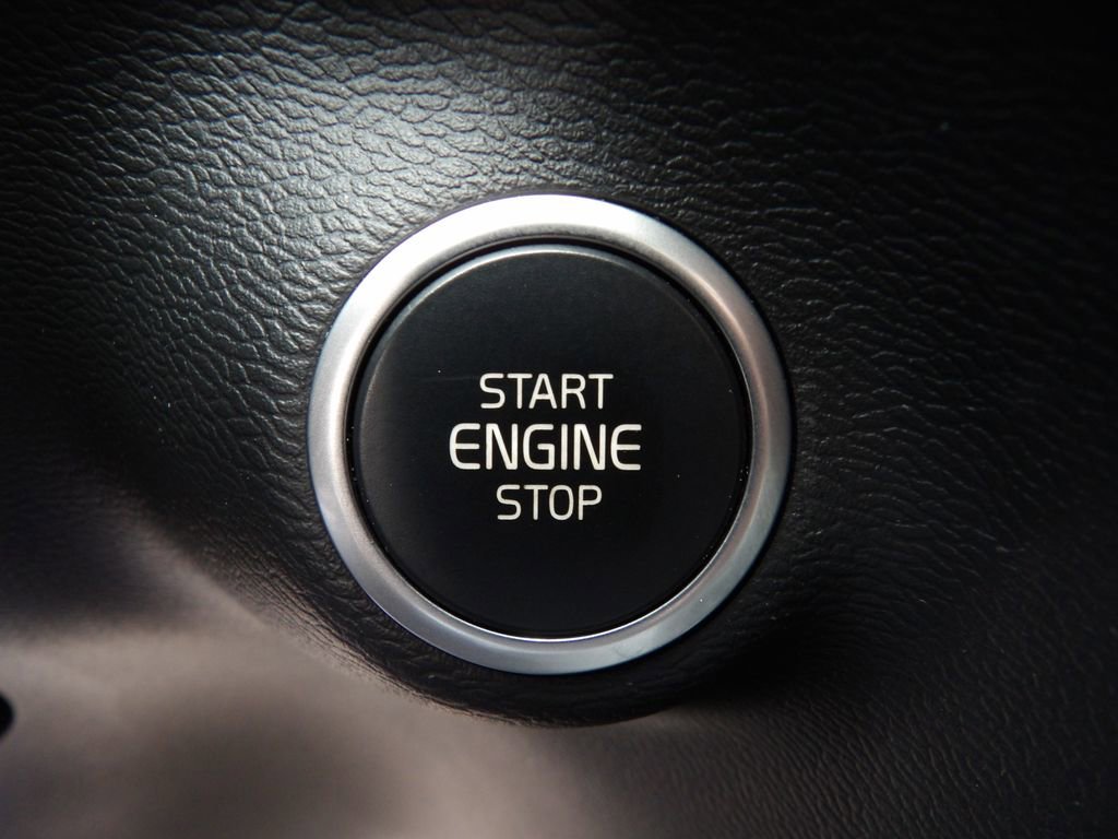 Used 2021 Volvo XC40 T5 R-Design w/ Climate Package image 19