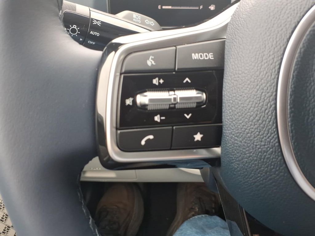 New 2026 Kia Carnival EX image 25
