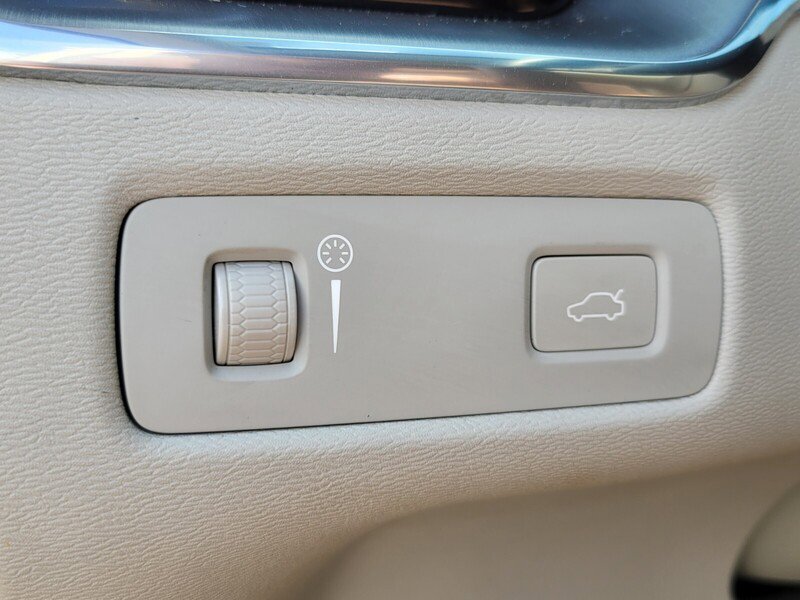 Used 2020 Volvo XC60 T6 Momentum w/ Protection Package image 27