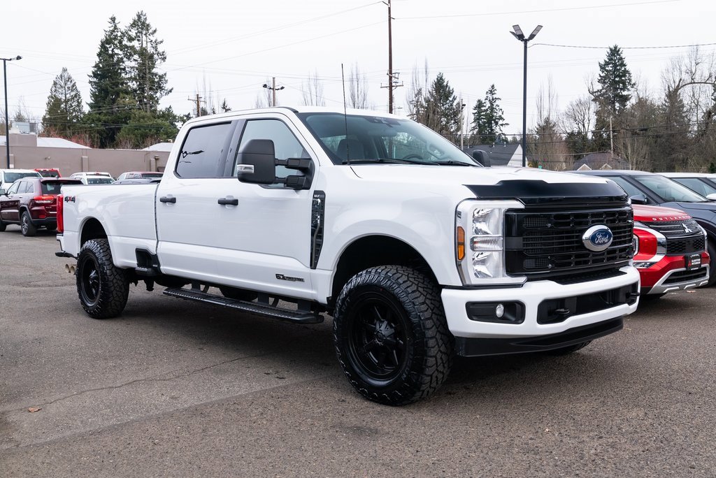Used 2024 Ford F350 XLT image 1