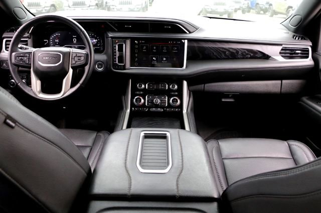 Used 2022 GMC Yukon Denali w/ Denali Premium Package image 27
