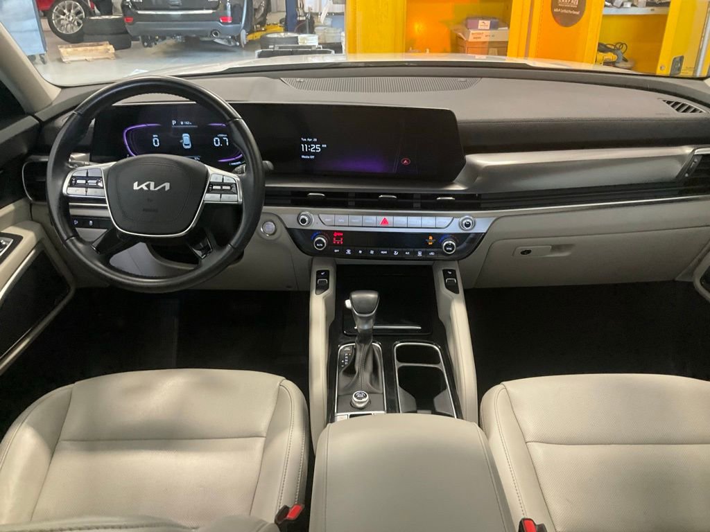 Used 2024 Kia Telluride S w/ S Sunroof Package FWD image 13