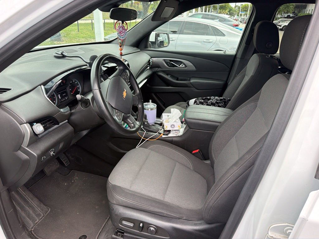 Used 2023 Chevrolet Traverse LT FWD image 7