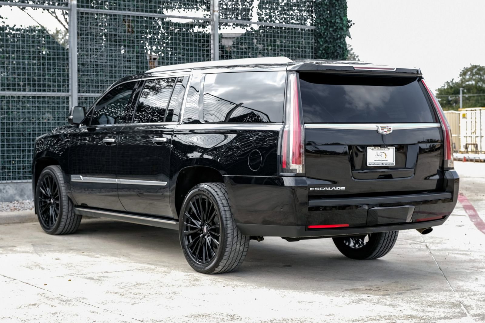 Used 2019 Cadillac Escalade ESV Platinum image 10