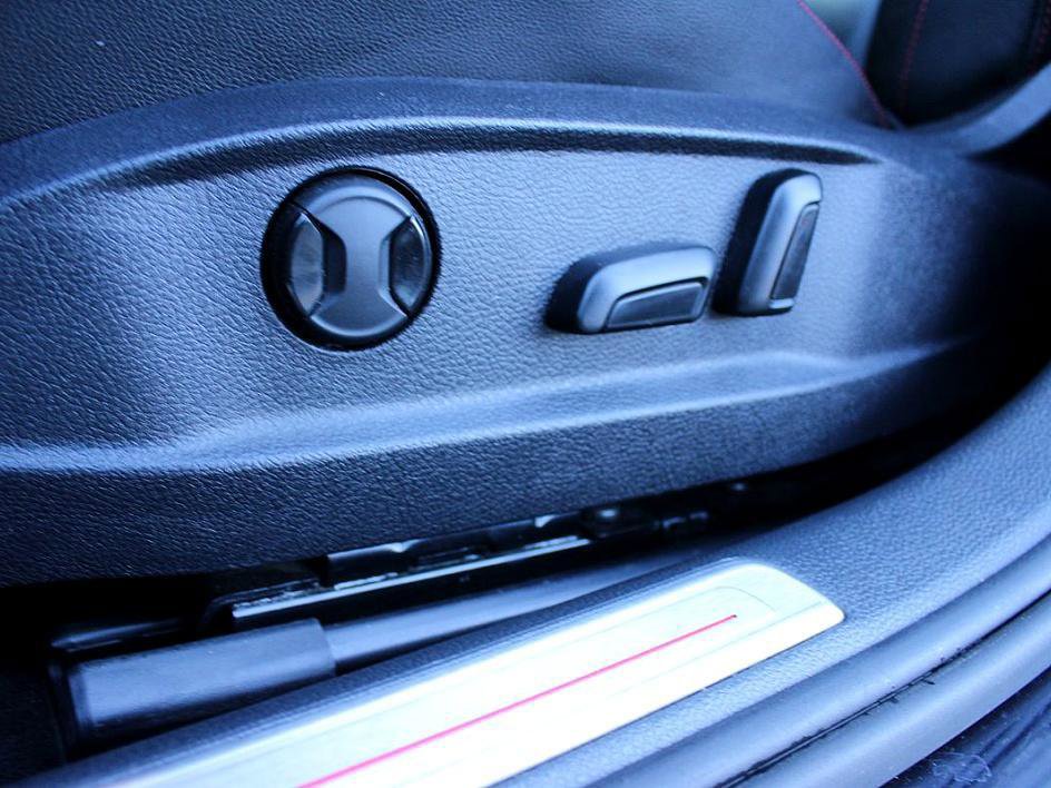 Used 2015 Volkswagen GTI Autobahn w/ Lighting Package (SEL) image 11