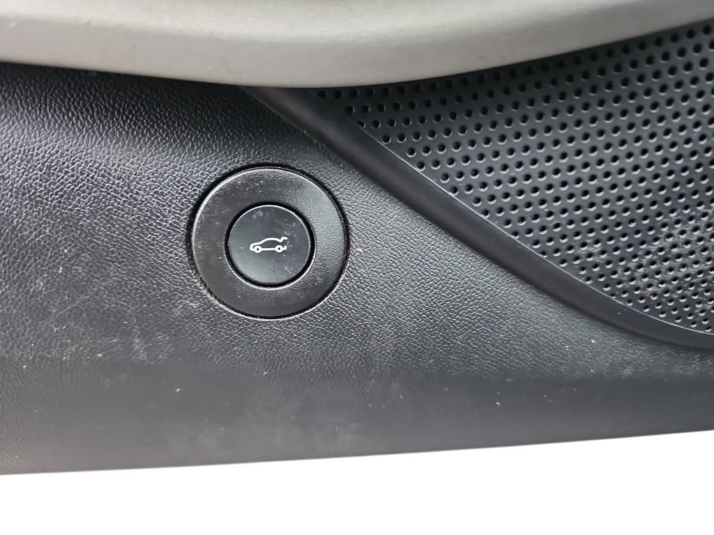 Used 2020 Chevrolet Camaro LT RWD image 34