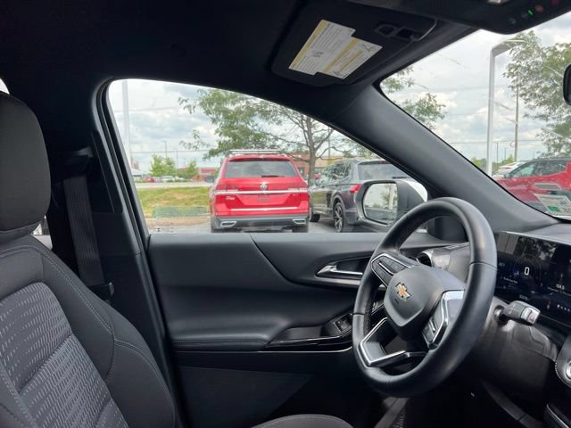 Used 2026 Chevrolet Equinox LT FWD image 32