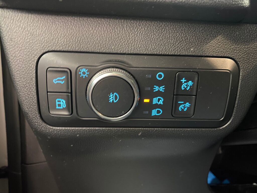 Used 2020 Ford Escape Titanium image 16