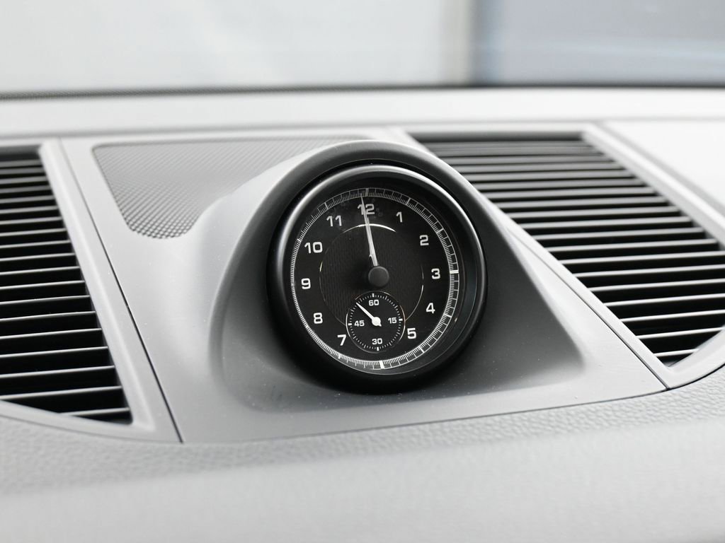 Certified 2025 Porsche Macan image 20