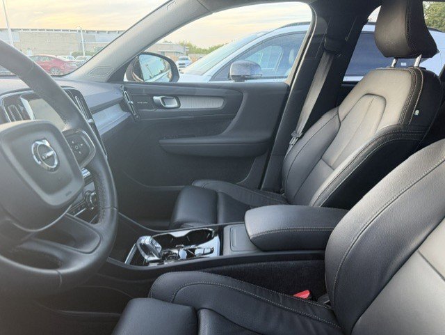 Used 2023 Volvo XC40 B5 Ultimate w/ Protection Package Premier AWD/4WD image 6
