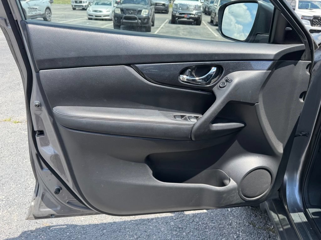 Used 2018 Nissan Rogue S FWD image 15