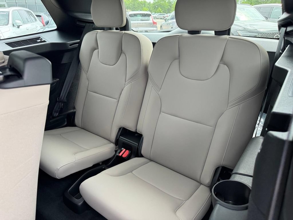 New 2026 Volvo XC90 T8 Plus w/ Protection Package Premier AWD/4WD image 10
