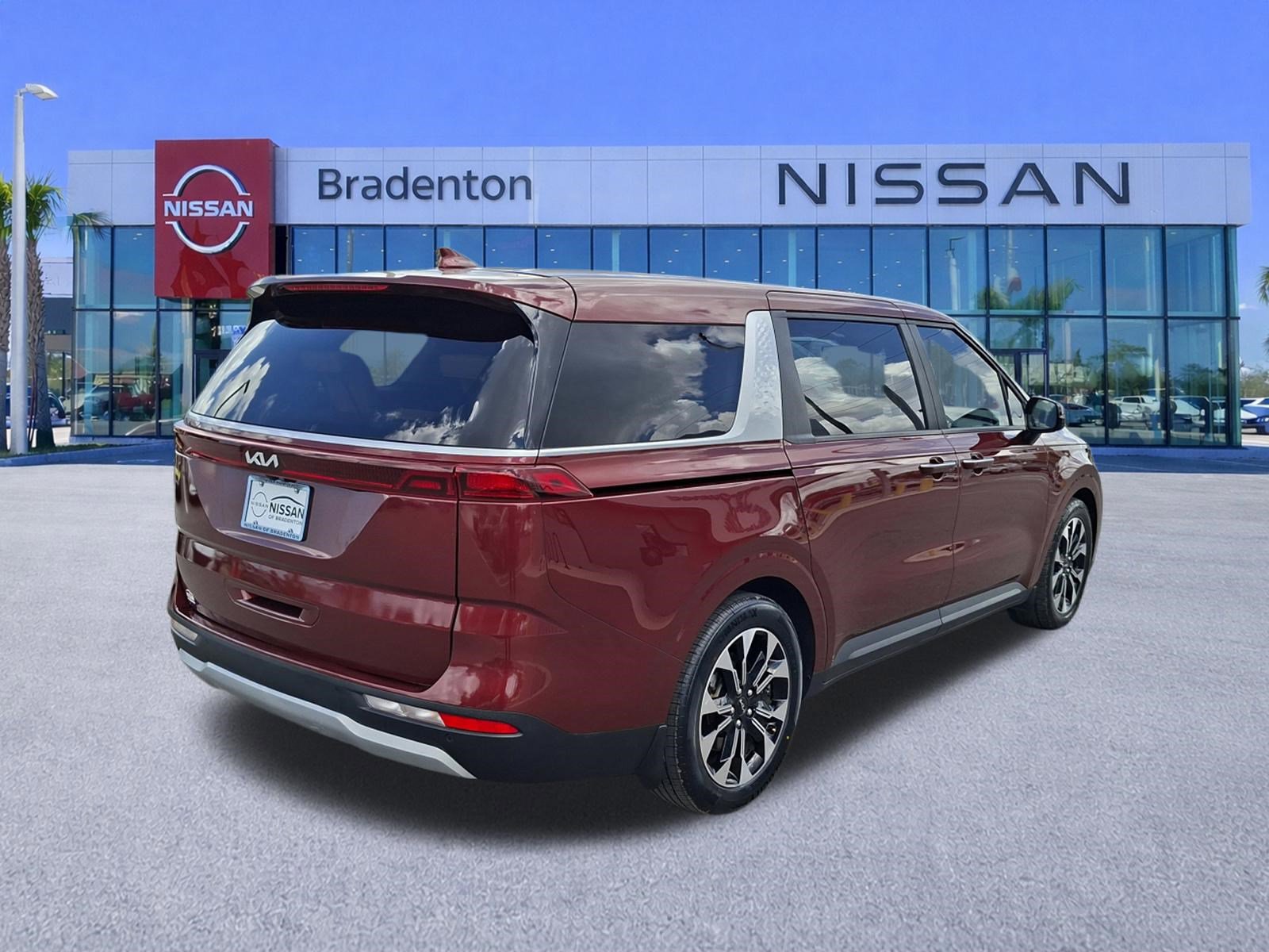 Used 2022 Kia Carnival EX FWD image 5
