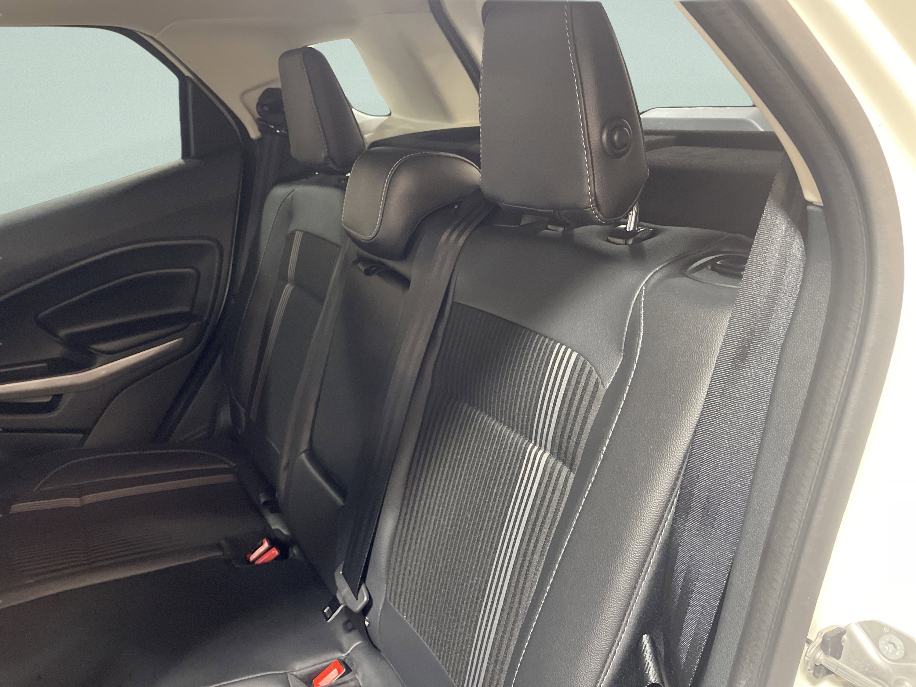 Used 2022 Ford EcoSport SES image 11