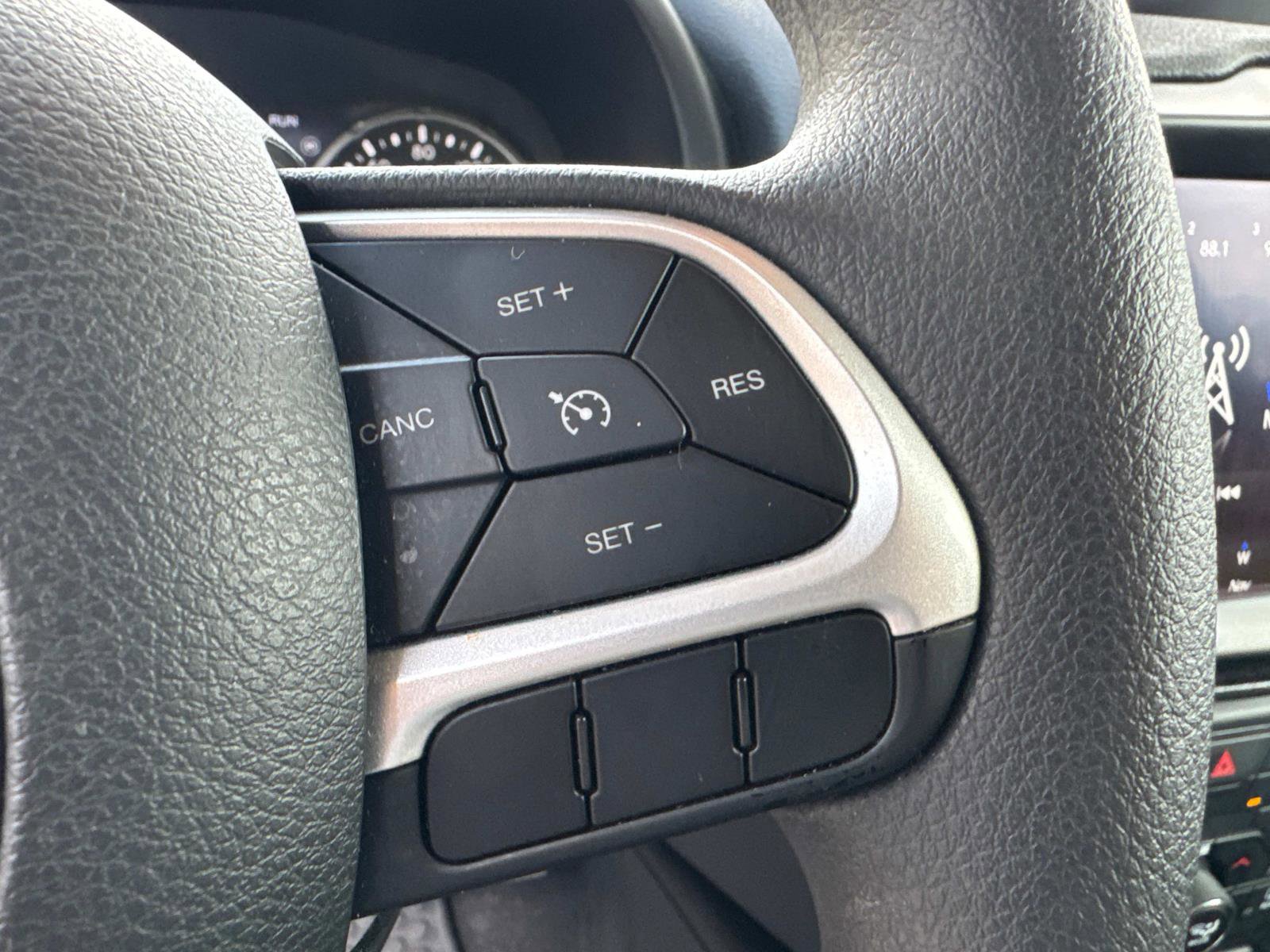 Certified 2023 Jeep Renegade Latitude AWD/4WD image 30