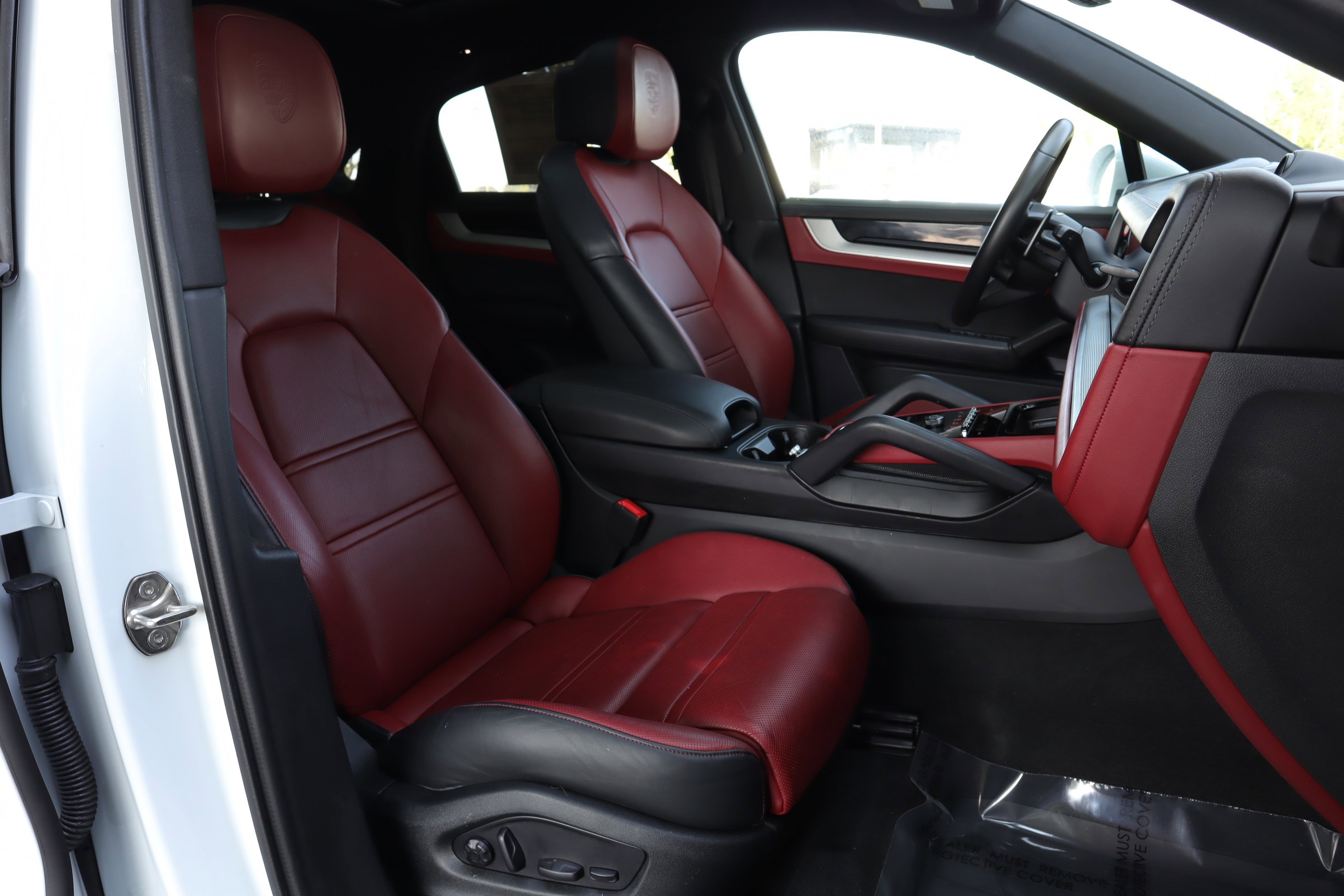 Used 2024 Porsche Cayenne Coupe AWD/4WD image 30