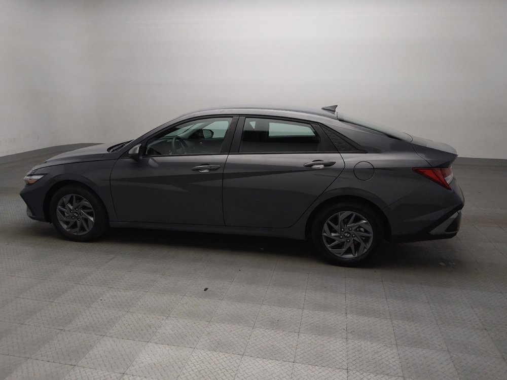 Used 2025 Hyundai Elantra Hybrid FWD image 3