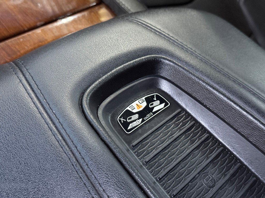 Used 2018 Cadillac Escalade Luxury image 37