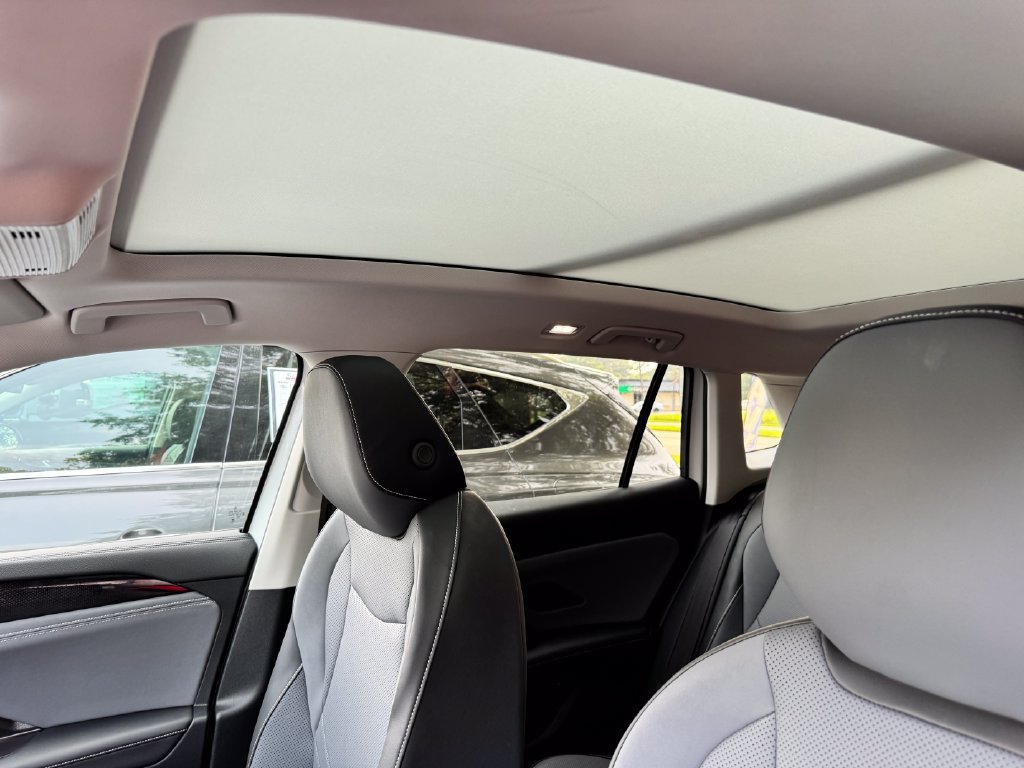 Used 2026 Volkswagen Tiguan SE w/ Panoramic Sunroof Package AWD/4WD image 17
