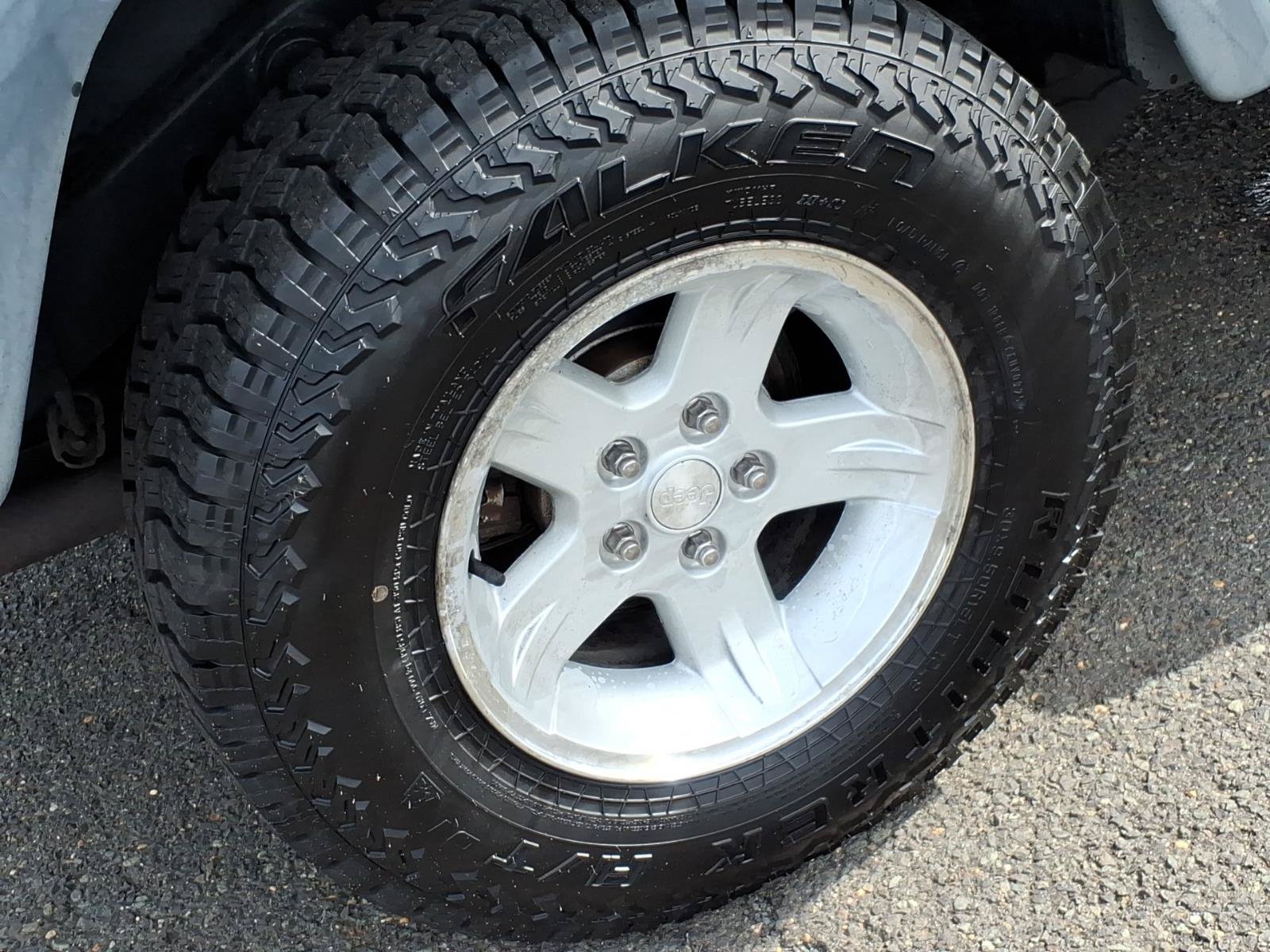 Used 2004 Jeep Wrangler 4WD image 7