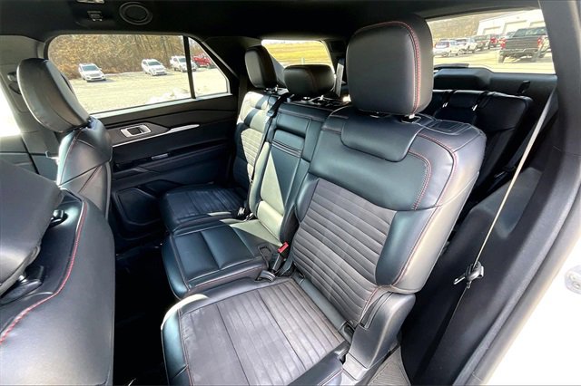 Used 2025 Ford Explorer ST-Line w/ ST-Line Street Pack image 26