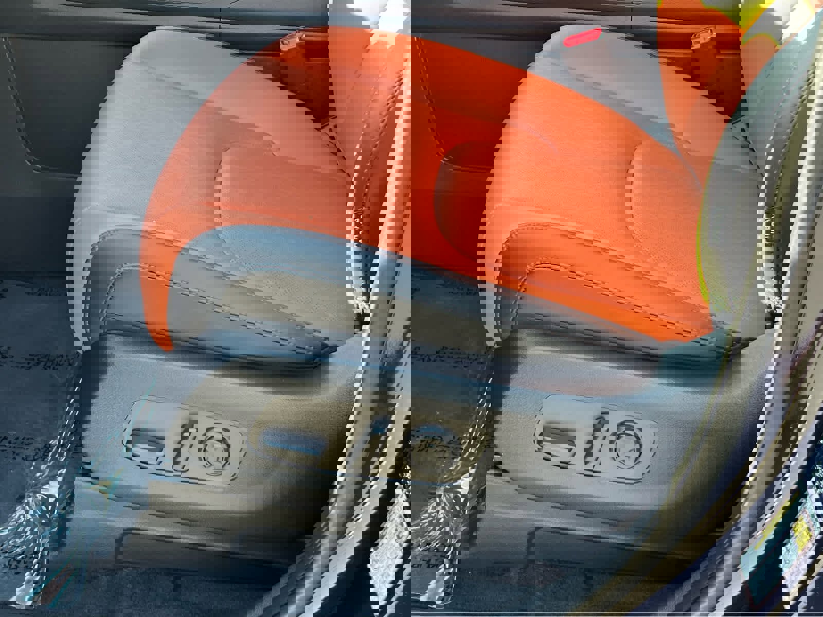 Used 2025 Kia Carnival EX image 28