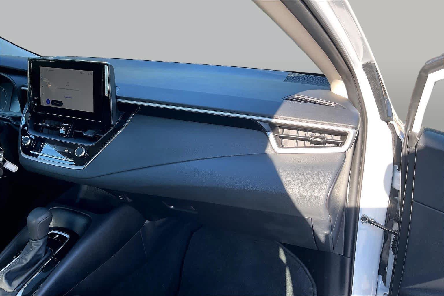 Used 2025 Toyota Corolla LE FWD image 18