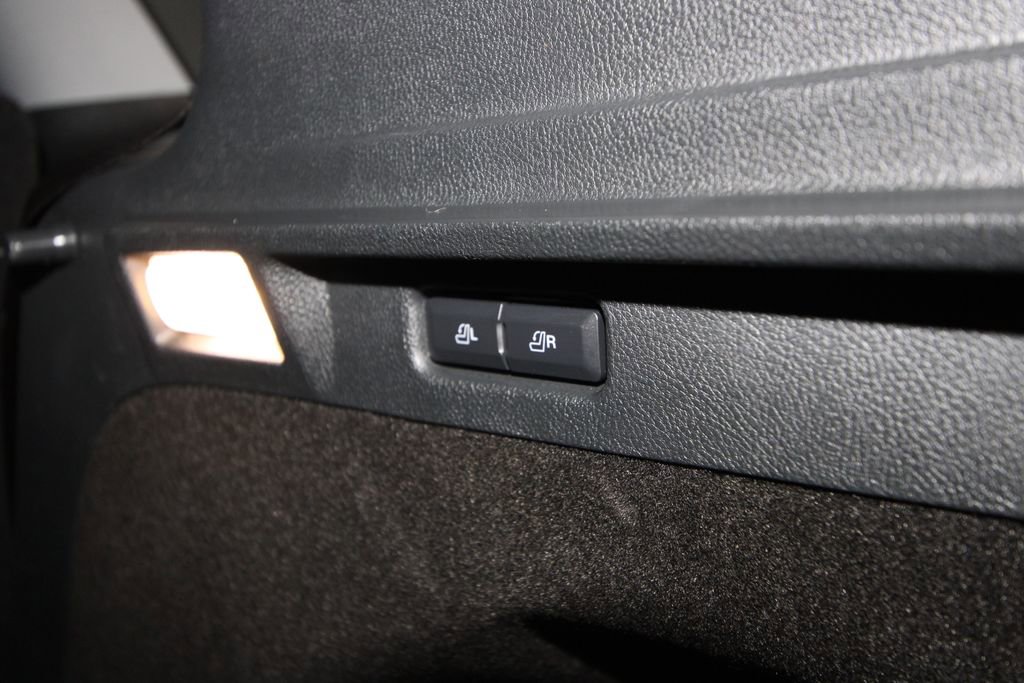 Used 2022 Lincoln Corsair FWD w/ Equipment Group 101A image 39