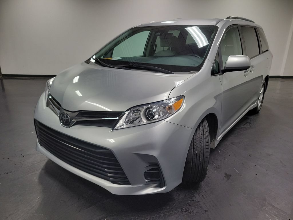 Used 2020 Toyota Sienna LE FWD image 4