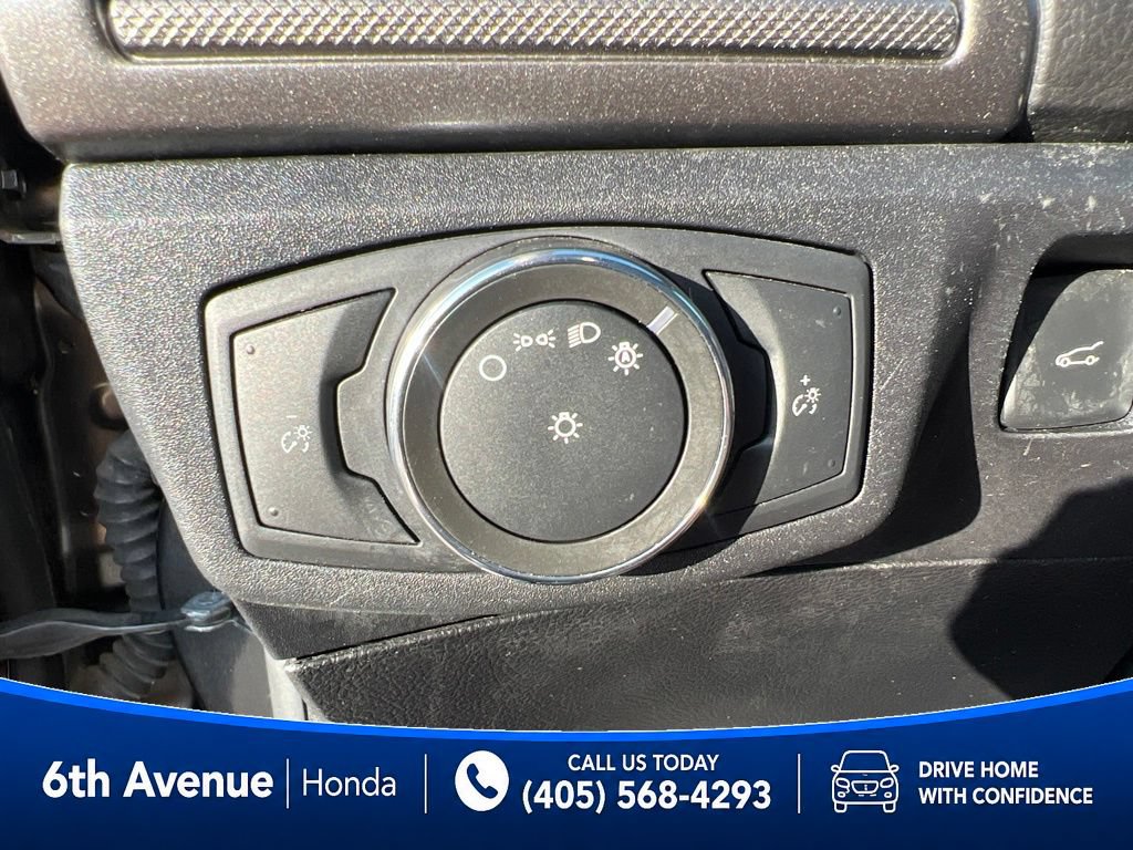 Used 2020 Ford Fusion SE FWD image 26