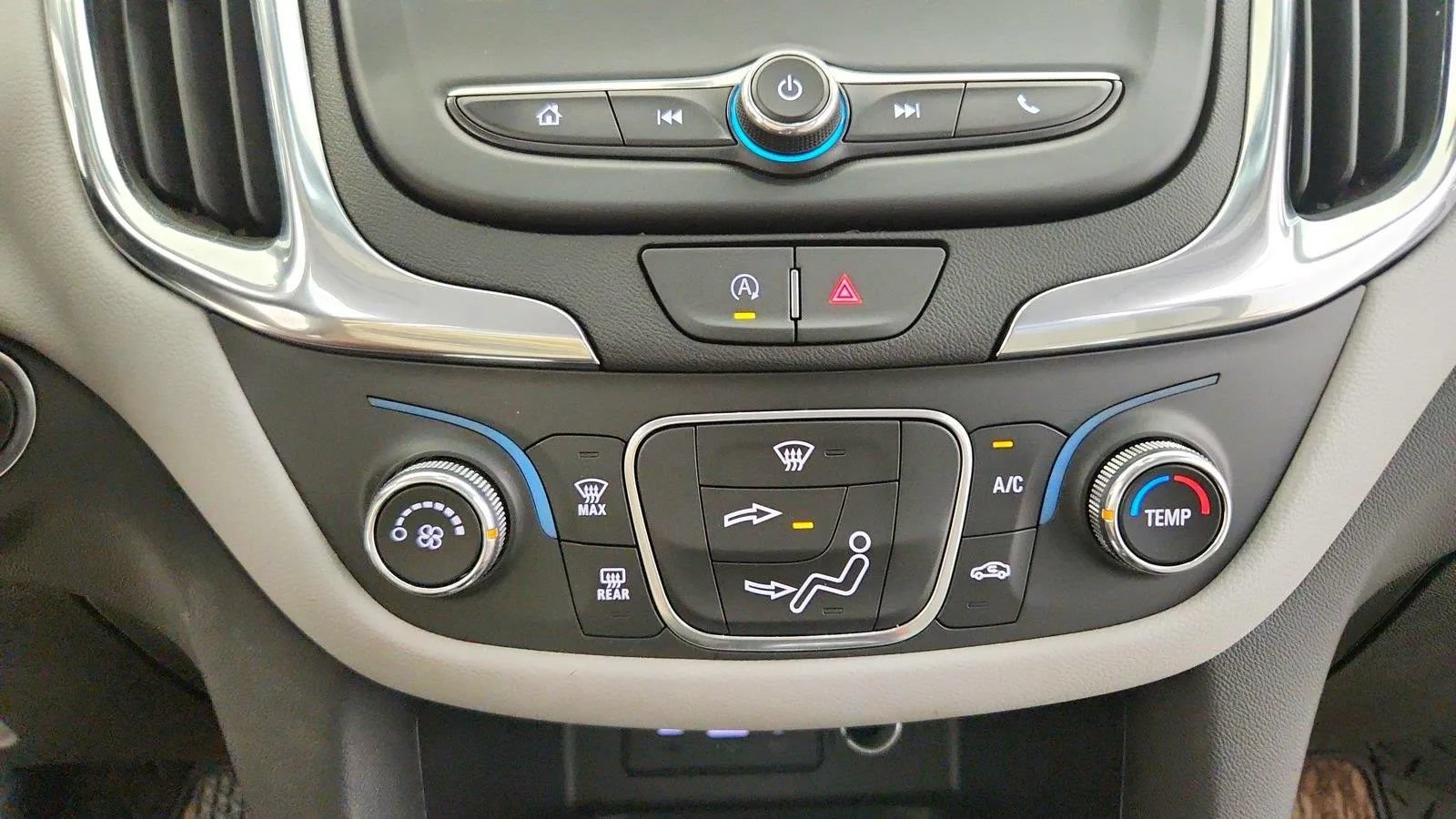Used 2024 Chevrolet Equinox LS w/ Driver Confidence II Package FWD image 18