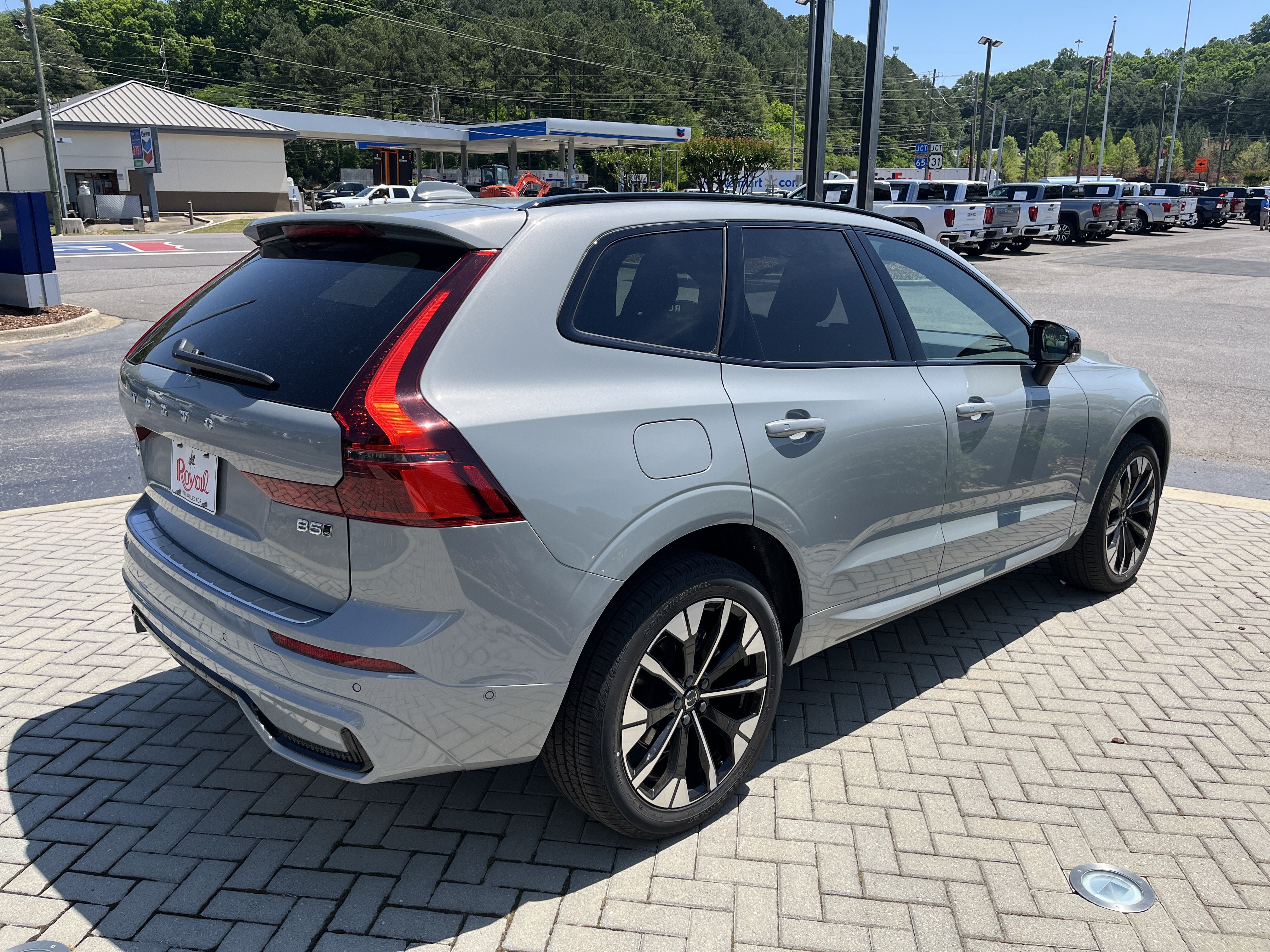 New 2026 Volvo XC60 B5 Plus w/ Protection Package Premier AWD/4WD image 5