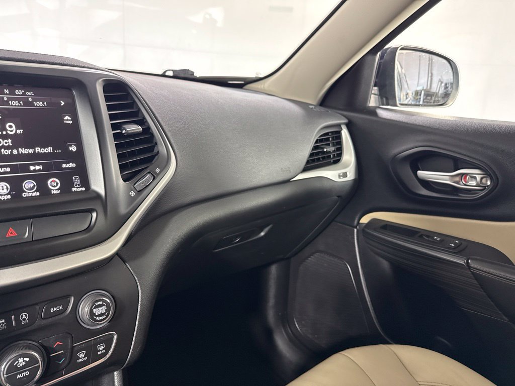Used 2016 Jeep Cherokee Limited AWD/4WD image 31
