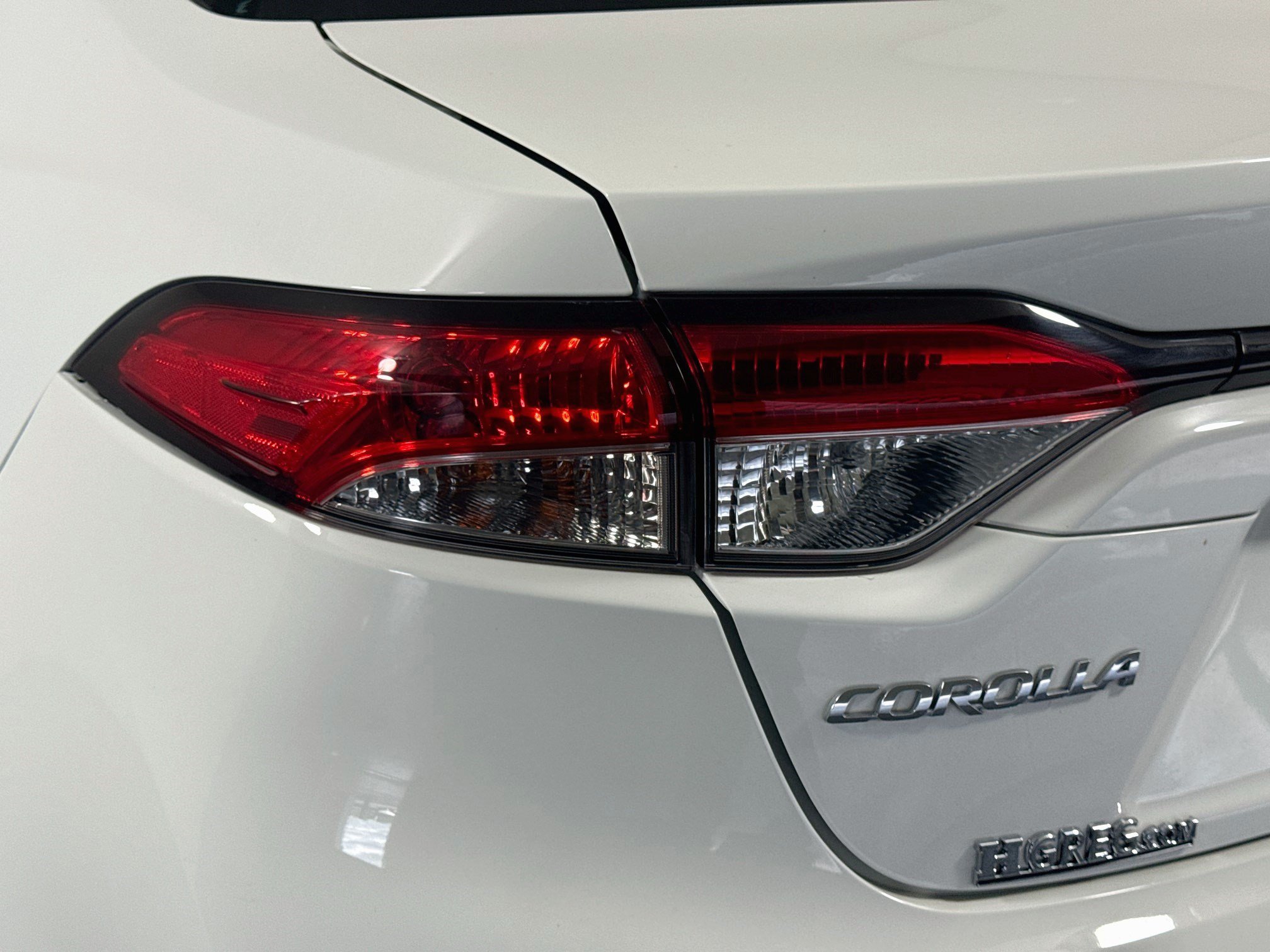 Used 2021 Toyota Corolla LE w/ LE Convenience Package FWD image 36