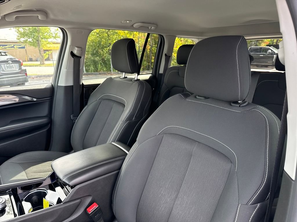 Used 2022 Jeep Grand Cherokee Laredo w/ Luxury Tech Group I image 10