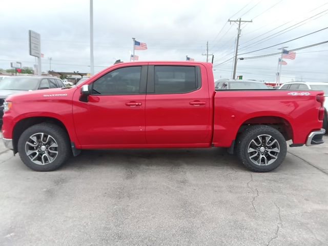 Used 2022 Chevrolet Silverado 1500 LT AWD/4WD image 3