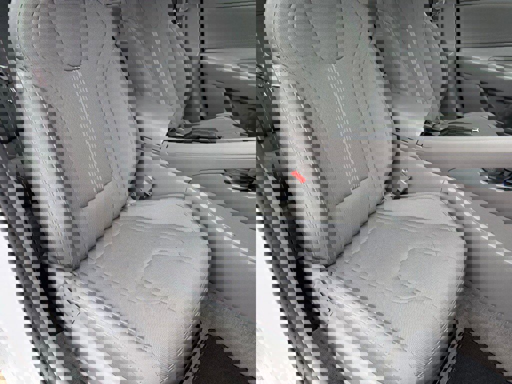 Certified 2025 Hyundai Elantra SE w/ Cargo Package image 24