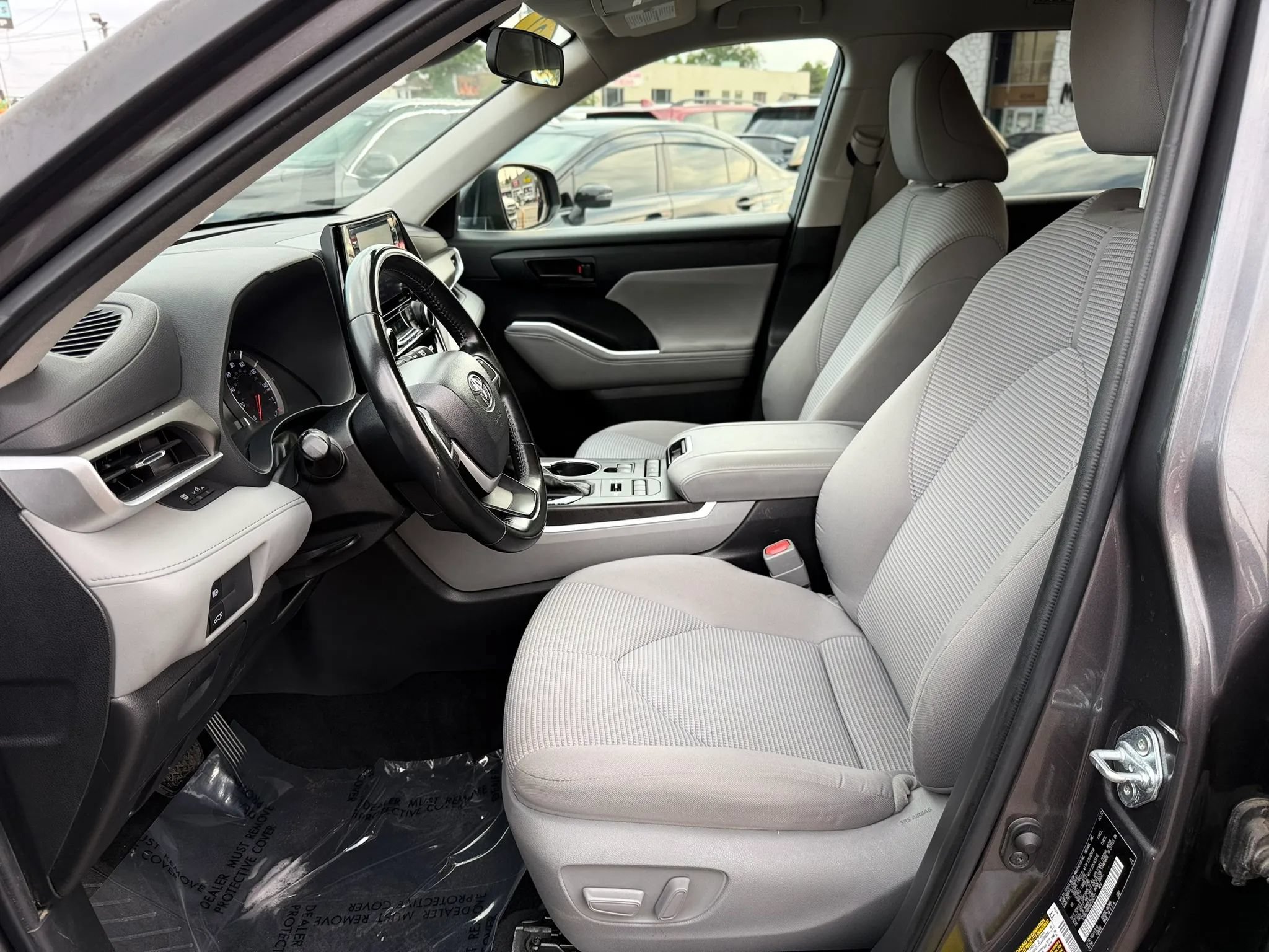 Used 2022 Toyota Highlander LE AWD/4WD image 12