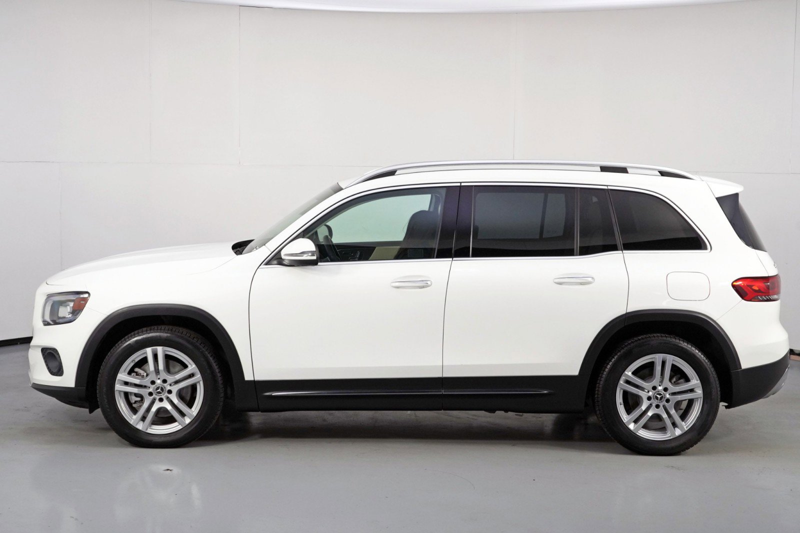 Used 2020 Mercedes-Benz GLB 250 4MATIC w/ Premium Package image 49
