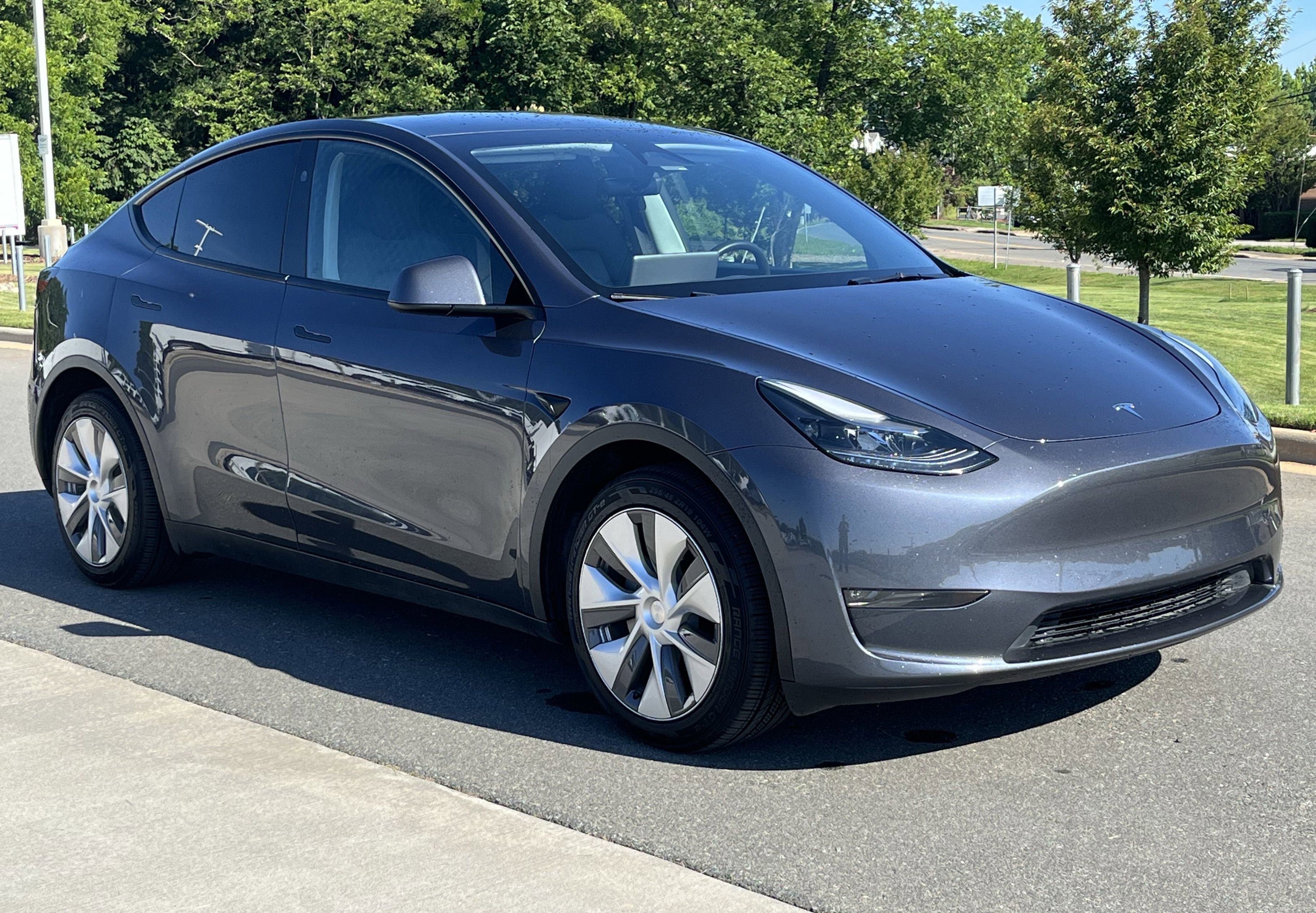 Used 2023 Tesla Model Y Long Range AWD/4WD image 1