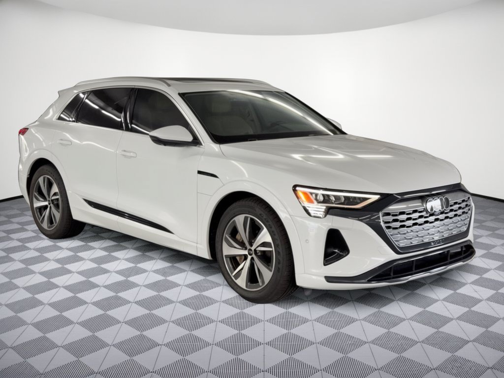 Used 2024 Audi Q8 e-tron Premium Plus AWD/4WD image 7
