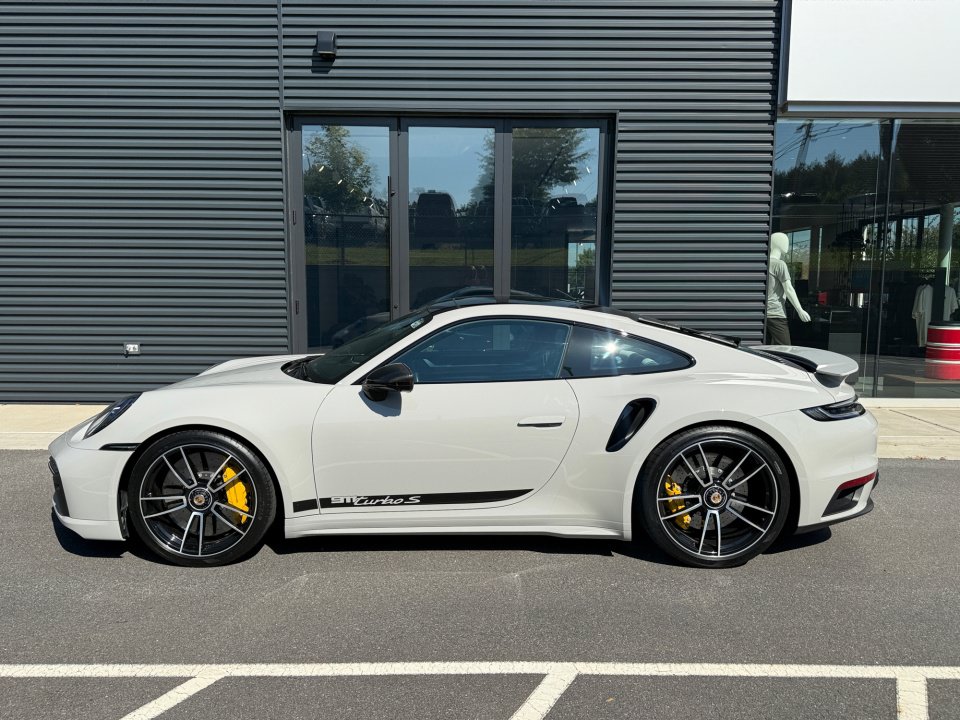 Certified 2022 Porsche 911 Turbo AWD/4WD image 2