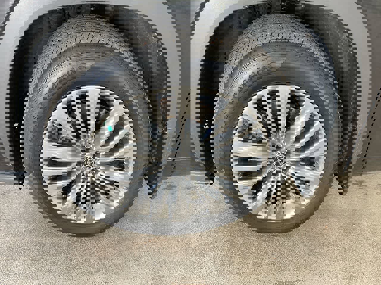 Used 2024 Toyota Highlander Platinum image 10